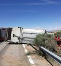 Un muerto al volcar un tractor en Muniesa y un herido grave en un accidente en la A-23 en Cella