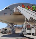 Los alumnos de la Universidad de Verano de Teruel conocen las entrañas del gigante A380