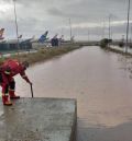 La carretera de acceso al Aeropuerto de Teruel, anegada por las fuertes lluvias de la pasada noche