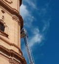 Bomberos de la Diputación retiran once nidos de cigüeña de la Iglesia Santa María La Mayor de Alcañiz