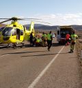 Los bomberos del parque de Montalbán excarcelan a la conductora de un vehículo que volcó cerca de Cortes de Aragón