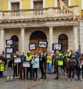 Unas 200 personas se concentran a las puertas del Ayuntamiento de Teruel en apoyo a la huelga de transportistas