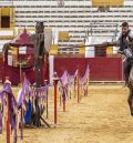 Los caballeros medievales arriesgan su físico en la arena por las ganas de volver a la normalidad