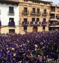 Lara Dibildos rompe la hora en Calanda con la imagen de Buñuel presidiendo la plaza