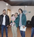 El Ayuntamiento y los vecinos de Cucalón se vuelcan con una familia ucraniana a la que ofrecen vivienda y trabajo