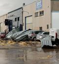 Un tornado acompañado de agua  y granizo causa destrozos en naves industriales y parques de Alcañiz