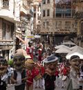 La Comparsa de Gigantes y Cabezudos, una gran familia que crece  con nuevos integrantes, sale a la calle por las Fiestas del Ángel