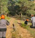 El taller de empleo forestal de la Alta Sierra de Montes Universales acondiciona caminos, fuentes y merenderos