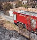 Los bomberos de la DPT llevan agua a núcleos de población de Castellón afectados por el incendio de Bejís