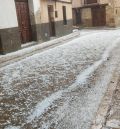 Una tormenta de piedra descarga en Mora de Rubielos, inunda el pabellón y causa destrozos