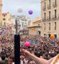 Colorido arranque de Fiestas en Alcañiz,  con una plaza abarrotada hasta la bandera