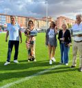 Ismael Ramón, periodista de DIARIO DE TERUEL, recibe una placa de homenaje en reconocimiento a sus 32 años escribiendo sobre el CD Teruel