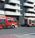 Los bomberos sofocan un incendio que se inició en el cuarto de calderas en un edificio de viviendas en Teruel