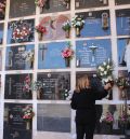 Las flores inundan los cementerios turolenses en recuerdo de los que ya no están