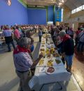 Los turolenses más veteranos disfrutan de la merienda en el Frontón Pinilla