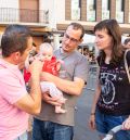 El público infantil disfruta como  el que más de los actos de las ferias y los bebés estrenan sus pañuelicos