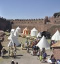 El castillo de Peracense abre  una puerta al siglo XIII con el XVII Encuentro de Grupos de Recreación