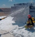 Los bomberos apagan un incendio en una planta de placas fotovoltaicas entre  Samper de Calanda y Castelnou