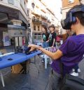 La ciencia que se hace en Teruel se visibiliza en la plaza del Torico con talleres prácticos