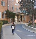 Un médico de familia refuerza el servicio de Dermatología en el Hospital Obispo Polanco ante la falta de especialistas