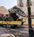 La travesía de Híjar vuelve a la normalidad tras un espectacular accidente de camión saldado sin daños personales