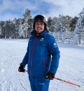 Adrián Roche, monitor de esquí y de snow en la estación de Valdelinares: “En Teruel no hay mucha cultura de esquí, está muy bien fomentar este deporte entre los niños”