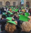 Un lazo humano en Alcañiz para reivindicar y concienciar sobre los efectos del cáncer