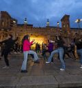 Los joteros turolenses bailan unidos para  dar su apoyo a los niños enfermos de cáncer