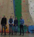 Alcañiz estrena un rocódromo que permite a 16 personas practicar a la vez la escalada