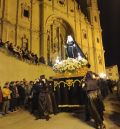 La lluvia da una tregua y Alcañiz celebra su primera gran procesión de la Semana Santa, el Encuentro del Nazareno y la Dolorosa