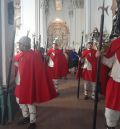 Más de 70 vecinos procesionan en Berge para rememorar la muerte de Cristo