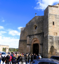 La ermita de la Misericordia de Cretas estrena un nuevo suelo de losas de piedra