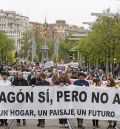 Centenares de personas se manifiestan en Zaragoza para reclamar otro modelo de energías renovables