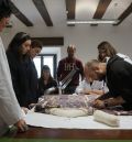 Los restauradores toman aguja e hilo de seda en Albarracín para devolver el esplendor a telas del pasado