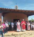 Los vecinos de Villalba Baja disfrutan de un día de convivencia  en su preciada ermita