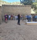 ArqueoAntro informa a las familias de los trabajos en la fosa del cementerio de Albarracín