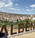 Albentosa invita a mirar su paisaje con bancos ideados por Quim Larrea, Ximo Roca o Juanico