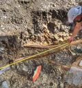 La campaña de excavación en el yacimiento Las Casiones de Villalba Baja saca a la luz las defensas de un gran mastodonte