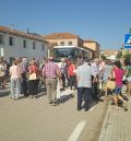 Vecinos de la comarca de Cuencas Mineras interrumpen el tráfico en Montalbán por el recorte de paradas del autobús