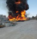 Un aparatoso incendio en el Camino de la Estanca de Alcañiz se salda sin heridos