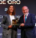 Andrea Esteban recoge su premio a mejor entrenadora
