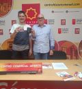 La fidelidad de los clientes del CCA tiene como regalo una taza con  un tesoro turolense escondido