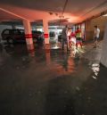 Una fuerte tromba de agua y granizo  inunda garajes y varias calles en la capital