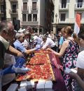 Los turolenses acuden al Torico a degustar  el tradicional regañao gigante