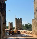 Una tormenta inunda los Torreones de la calle Muro de Santiago en Alcañiz