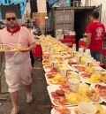 Las comidas y cenas son un momento de encuentro y descanso para los peñistas