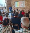El Trinquete de Cuevas de Almudén acogió la presentación de ‘Aquellos chicos rurales de la Yenka’