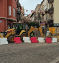 La calle Mayor cierra al tráfico para mejorar el drenaje en los Torreones de Alcañiz