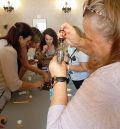 Aliaga da a conocer el programa Acompañando con un taller de aceites esenciales
