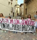 En torno a 150 personas protestan contra el genocidio de Gaza a las puertas del consistorio de Rubielos de Mora